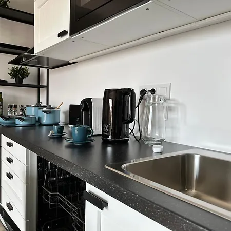 Zwirn1, Uplne Nove, Parkovanie, Klimatizacia, Lägenhet *