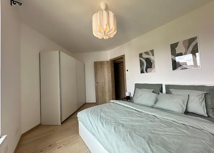 Zwirn1, Uplne Nove, Parkovanie, Klimatizacia, Апартаменти Братислава