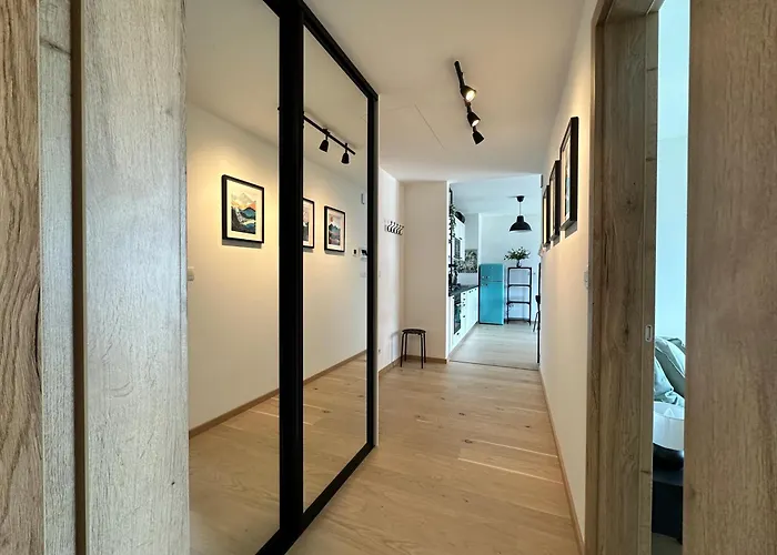 Zwirn1, Uplne Nove, Parkovanie, Klimatizacia, Братислава