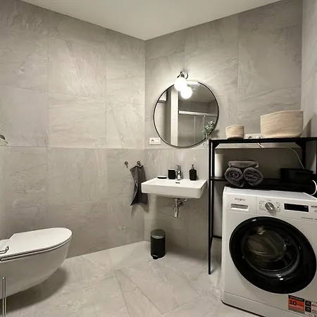 Apartment Zwirn1, Uplne Nove, Parkovanie, Klimatizacia,